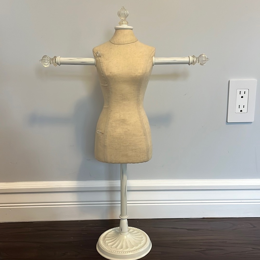 PB Teen Mini mannequin jewelry holder.